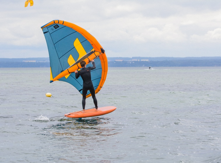 SurfSzkoła przy molo w Jastarni